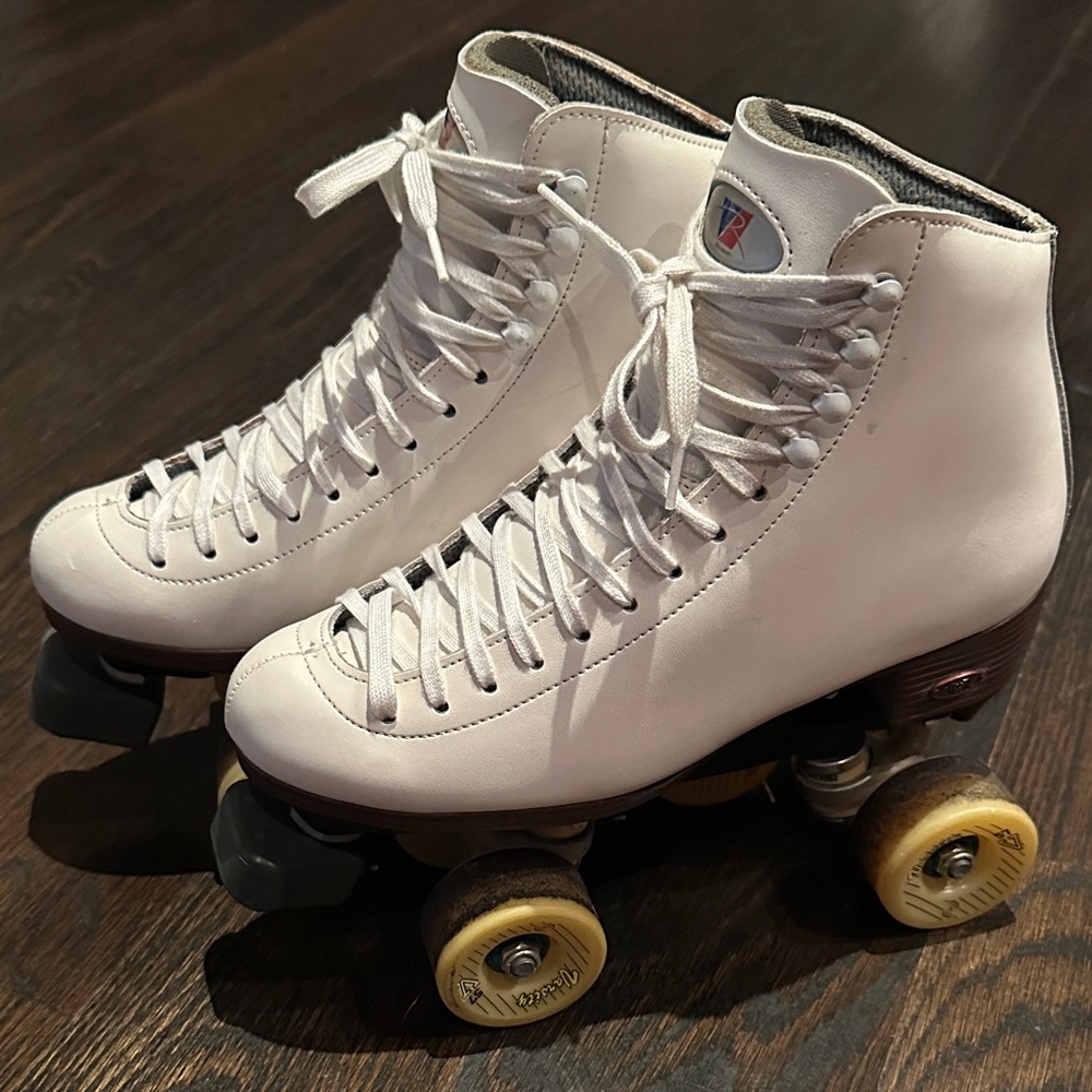 Reidell Roller Skates & Varsity 57 wheels. Used and in great condition.